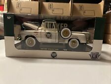 M2 Machines 1958 Gmc Stepside Truck 124 Scale Chase R113 23-28 - Quaker State -